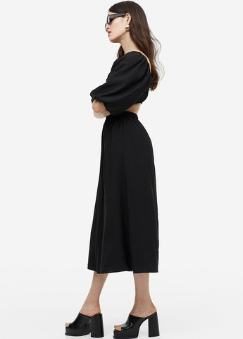 Черное кэжуал платье с открытой спиной H&M однотонное