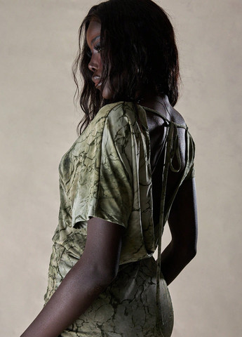 Оливкова кежуал сукня з відкритою спиною SHEIN тай-дай