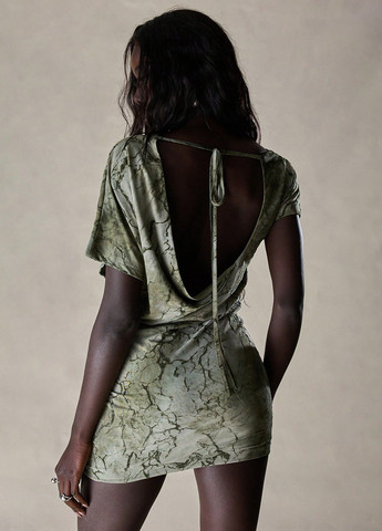 Оливкова кежуал сукня з відкритою спиною SHEIN тай-дай