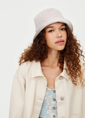 Світло-бежева демісезонна куртка Pull & Bear