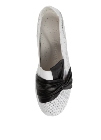 Белые мокасины Heya Shoes с перфорацией