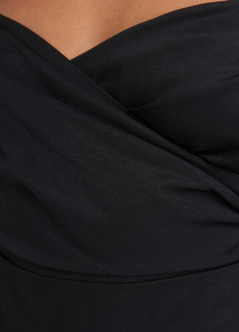 Черное кэжуал платье с открытыми плечами NA-KD однотонное