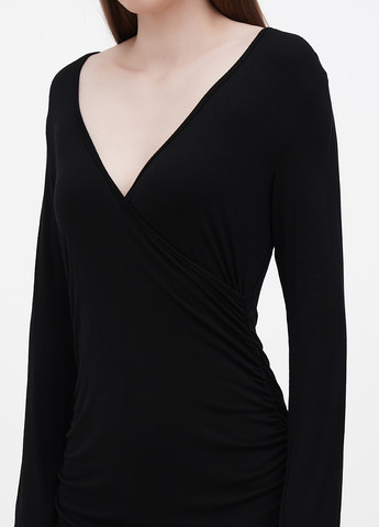 Черное кэжуал платье на запах No Brand однотонное