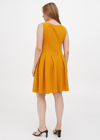 Горчичное кэжуал платье клеш Laura Bettini однотонное