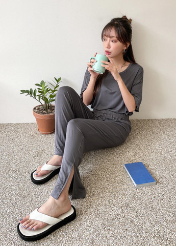 Сіра всесезон піжама (футболка, брюки) футболка + штани SHEIN