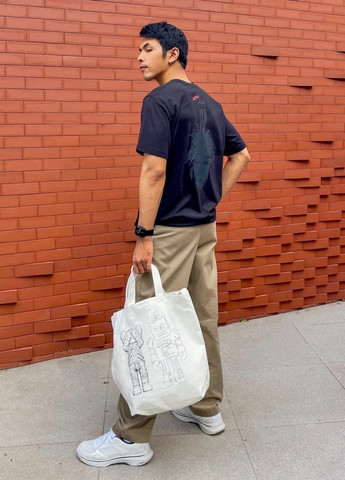 Черная футболка Uniqlo