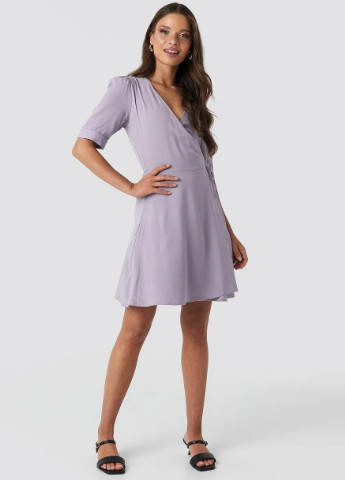 Фиолетовое платье NA-KD