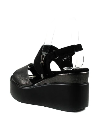 Черные босоножки Loris Bottega с ремешком