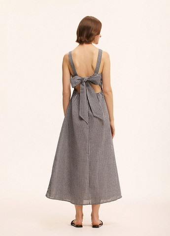 Черно-белое кэжуал платье с открытой спиной SHEIN в клетку