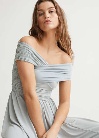 Мятное кэжуал платье с открытыми плечами H&M однотонное