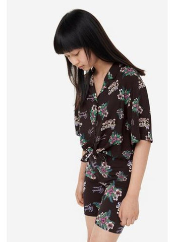 Темно-коричневая цветочной расцветки блузка H&M летняя