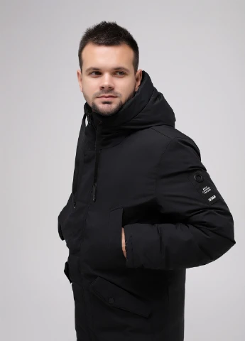 Чорна зимня куртка Remain