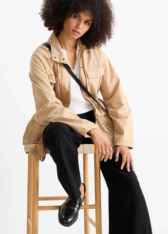 Бежева демісезонна куртка C&A