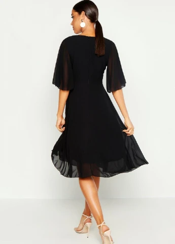 Черное платье Boohoo