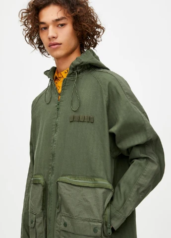 Оливкова (хакі) демісезонна вітровка Pull & Bear