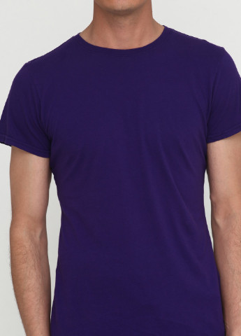 Темно-фиолетовая футболка Gildan