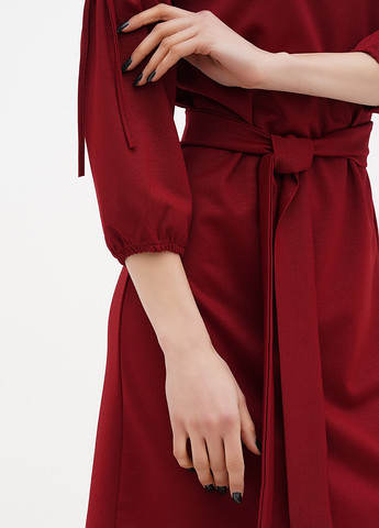 Бордовое кэжуал платье Sassofono однотонное