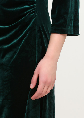 Темно-зеленое коктейльное платье клеш Signature однотонное