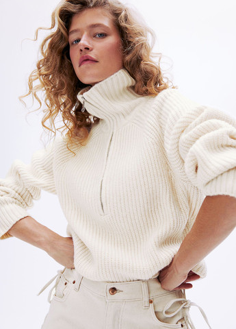 Молочный зимний светр зимовий H&M