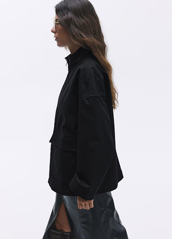 Черная демисезонная куртка H&M