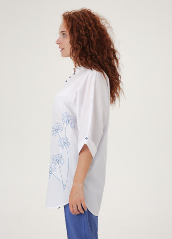 Белая демисезонная блузка - туника с удлиненной спинкой и вышивкой по груди. INNOE Блуза с вышивкой