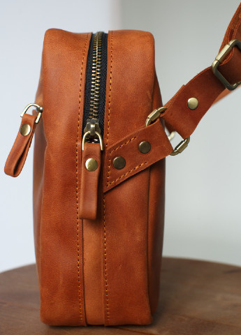 Практична чоловіча сумка месенджер через плече ручної роботи з натуральної вінтажної шкіри коричневого кольору Boorbon (253412637)