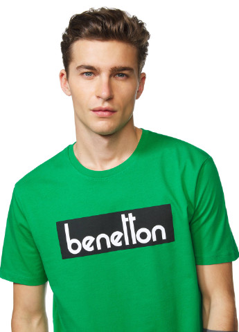 Светло-зеленая футболка United Colors of Benetton