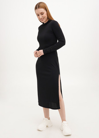 Черное кэжуал платье длинное с длинными рукавами силуэтная KASTA design однотонное