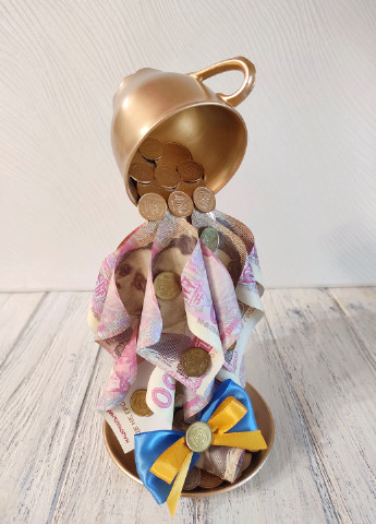 Сувенір статуетка Левітуюча чашка з золотим напиленням та 100 гривнями ручна робота хендмейд подарунок SuvenirPodarokZP 4 (254784416)