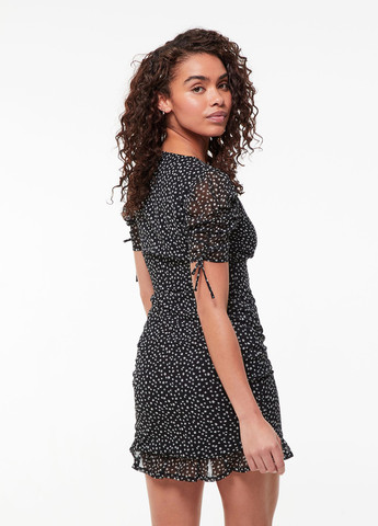 Черное кэжуал платье силуэтная Jennyfer с цветочным принтом