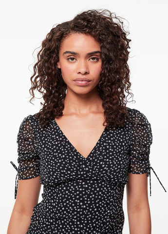 Черное кэжуал платье силуэтная Jennyfer с цветочным принтом