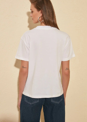Белая летняя футболка женская белая Nobrend