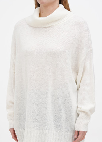 Белый демисезонный свитер Terranova