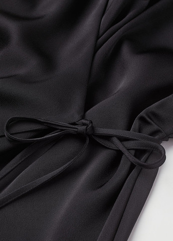 Черное кэжуал платье на запах, клеш H&M однотонное