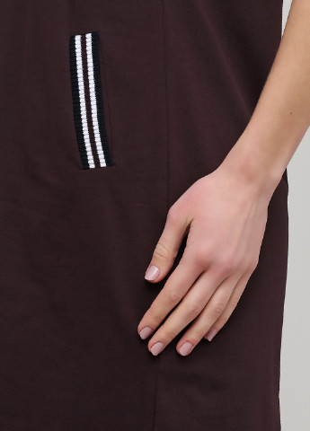 Темно-коричнева домашній сукня сукня-футболка ROMEO LIFE з написами
