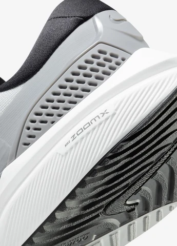 Сірі кросівки всесезон Nike Air Zoom Vomero