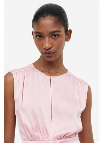 Светло-розовое коктейльное, вечернее платье H&M однотонное