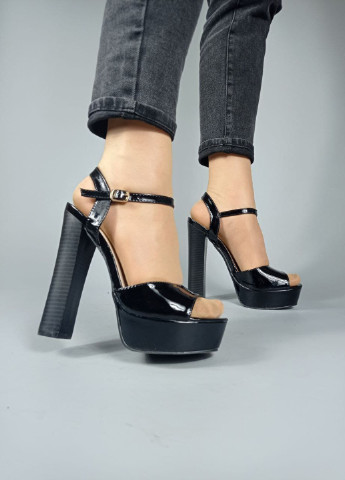 Черные босоножки Kamengsi