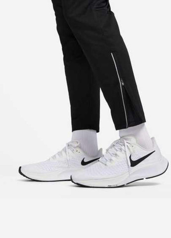 Черные спортивные демисезонные зауженные брюки Nike