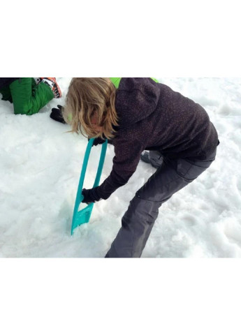 Іграшка для піску Лопатка SСOPPI з ситом для піску та снігу зелений + жовтий (170204) Quut (254082726)