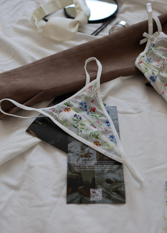 Білий демісезонний комплект (пеньюар, трусики) NOVA VEGA