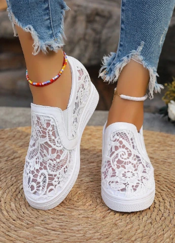 Белые слипоны SHEIN с белой подошвой однотонные