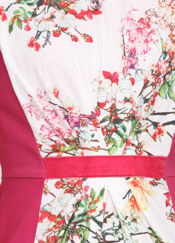 Фуксиновое (цвета Фуксия) кэжуал платье Sassofono с цветочным принтом