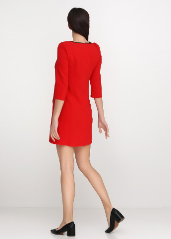 Красное деловое платье Oodji однотонное