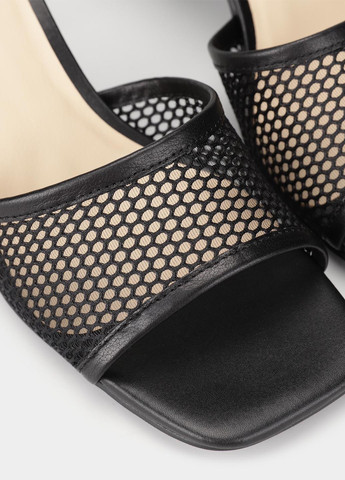 Черные шлепанцы Braska