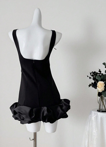 Черное коктейльное платье силуэтная, с открытой спиной SHEIN однотонное