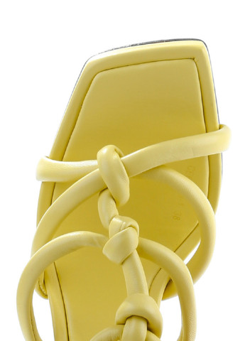 Желтые босоножки Le'BERDES с ремешком плетение