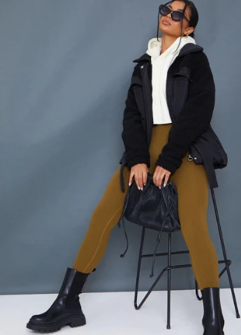 Чорна демісезонна куртка PrettyLittleThing