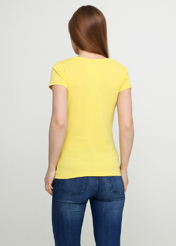 Желтая летняя футболка Vero Moda