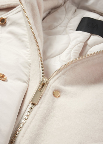 Бежева демісезонна куртка C&A